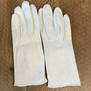 vintage white leather gloves in good condition